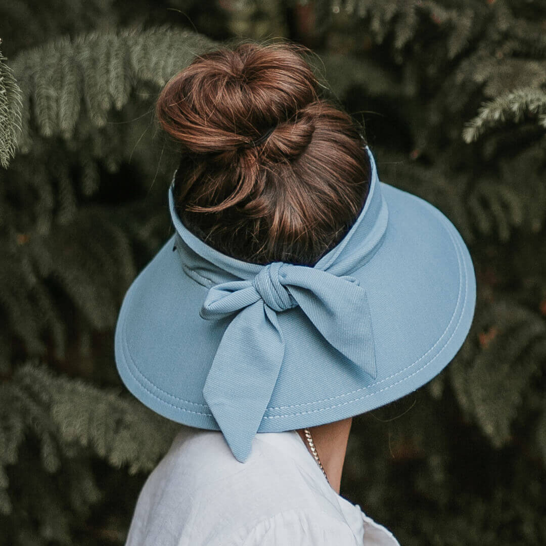 Ladies Wide-Brimmed Sun Visor Hat in Chambray