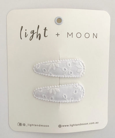 White Embroidery Linen Cotton Snap Clips
